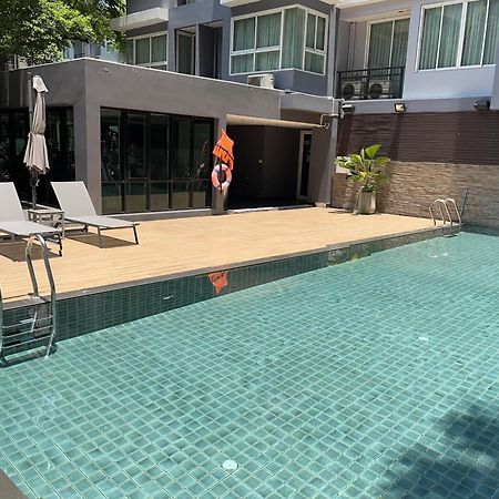 Arize Hotel Sukhumvit Банкок Екстериор снимка