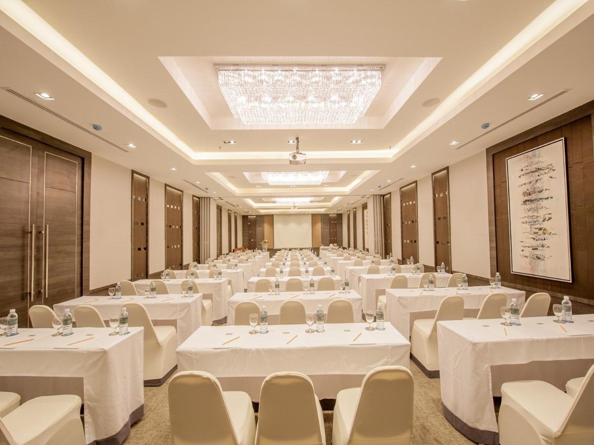 Arize Hotel Sukhumvit Банкок Екстериор снимка