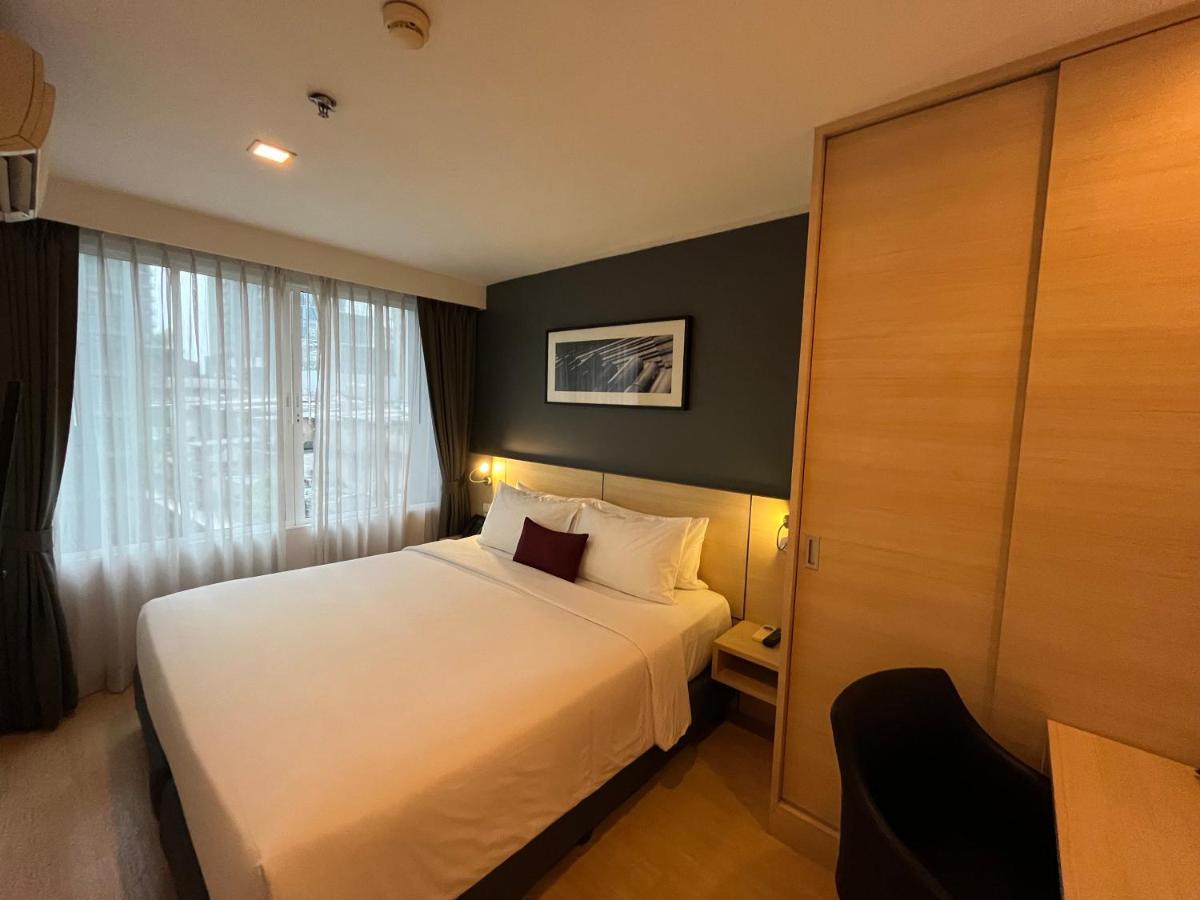 Arize Hotel Sukhumvit Банкок Екстериор снимка