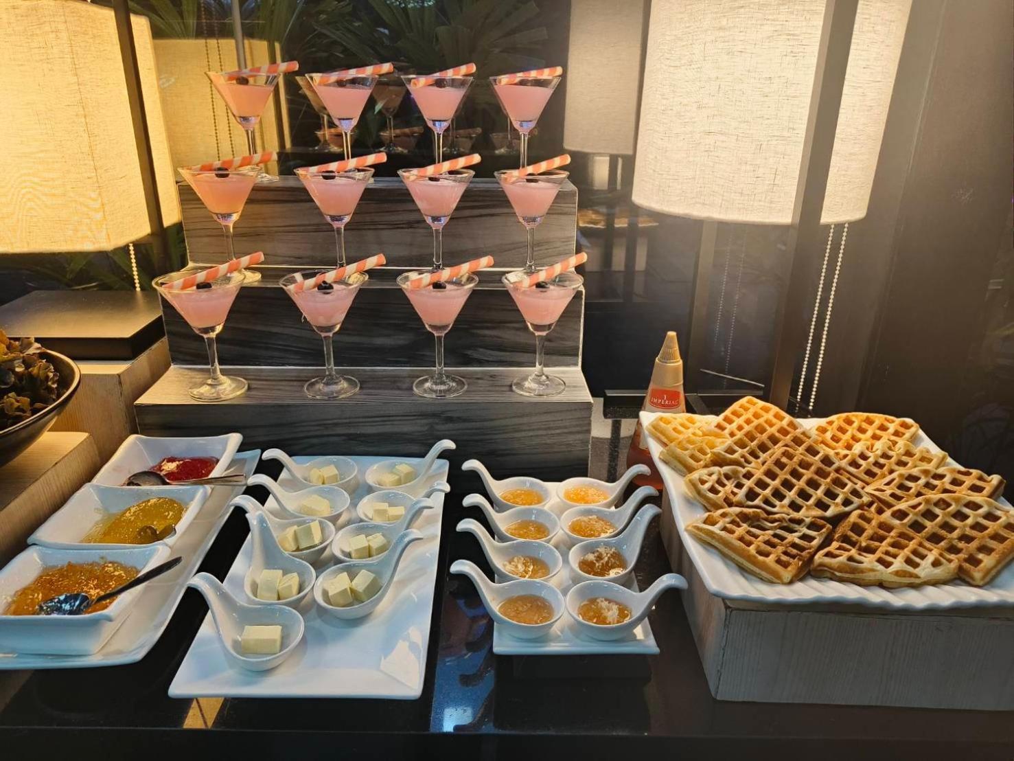 Arize Hotel Sukhumvit Банкок Екстериор снимка