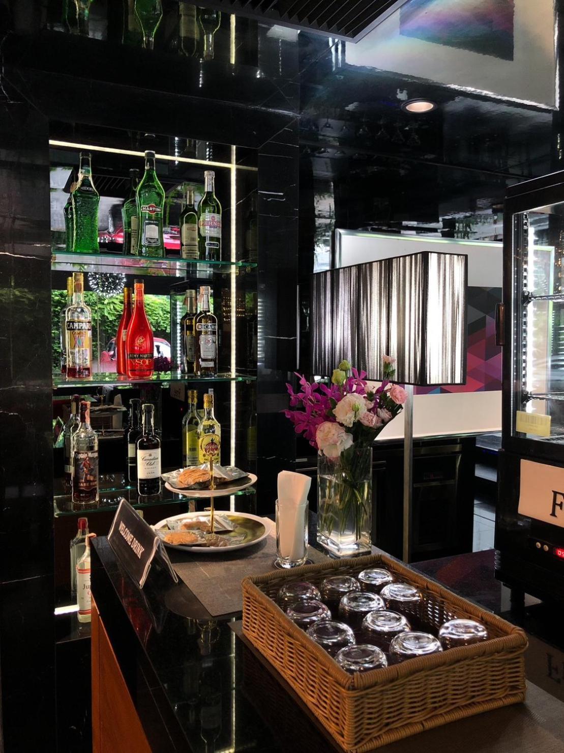 Arize Hotel Sukhumvit Банкок Екстериор снимка