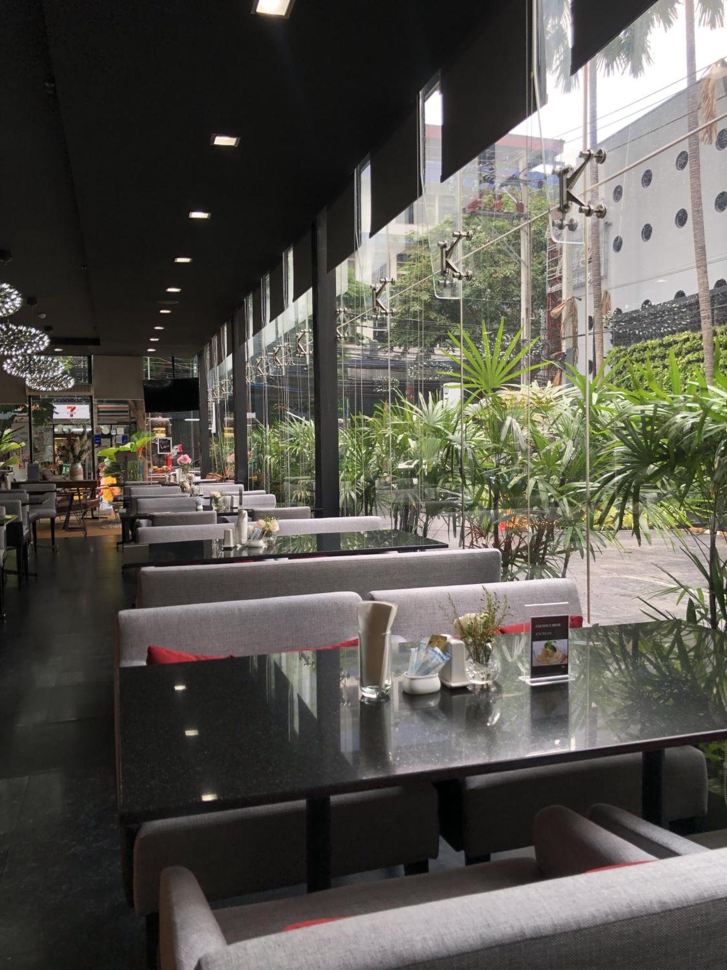 Arize Hotel Sukhumvit Банкок Екстериор снимка