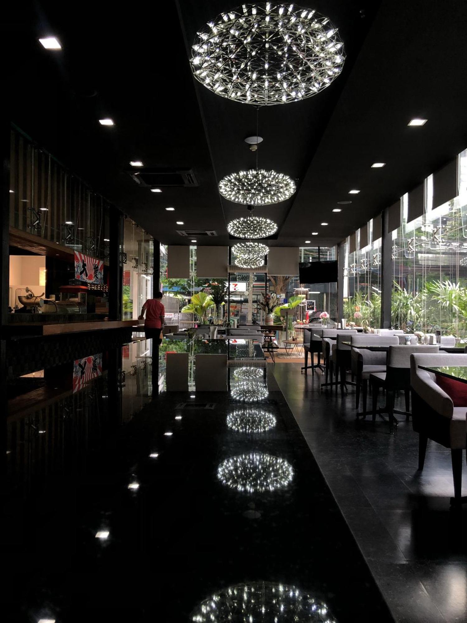 Arize Hotel Sukhumvit Банкок Екстериор снимка