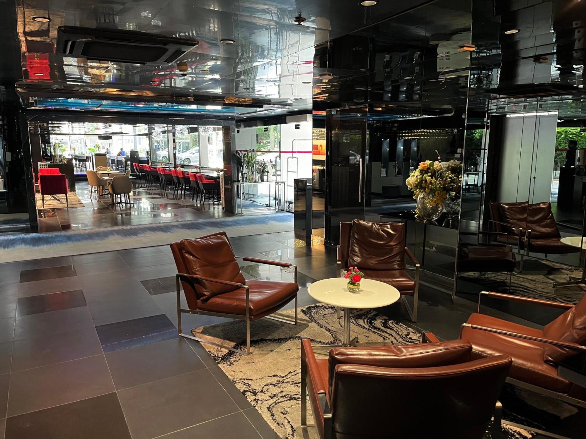 Arize Hotel Sukhumvit Банкок Екстериор снимка