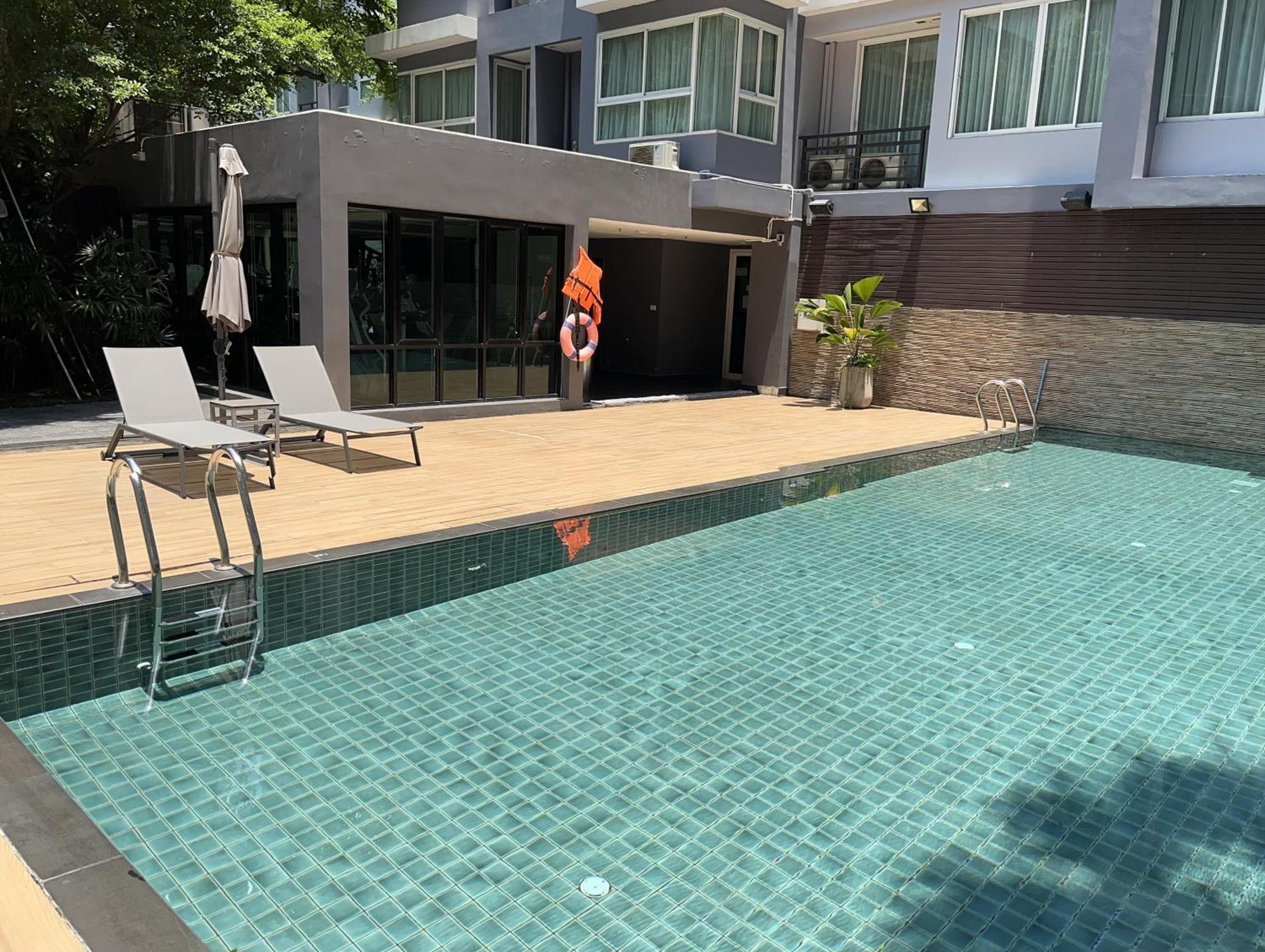 Arize Hotel Sukhumvit Банкок Екстериор снимка