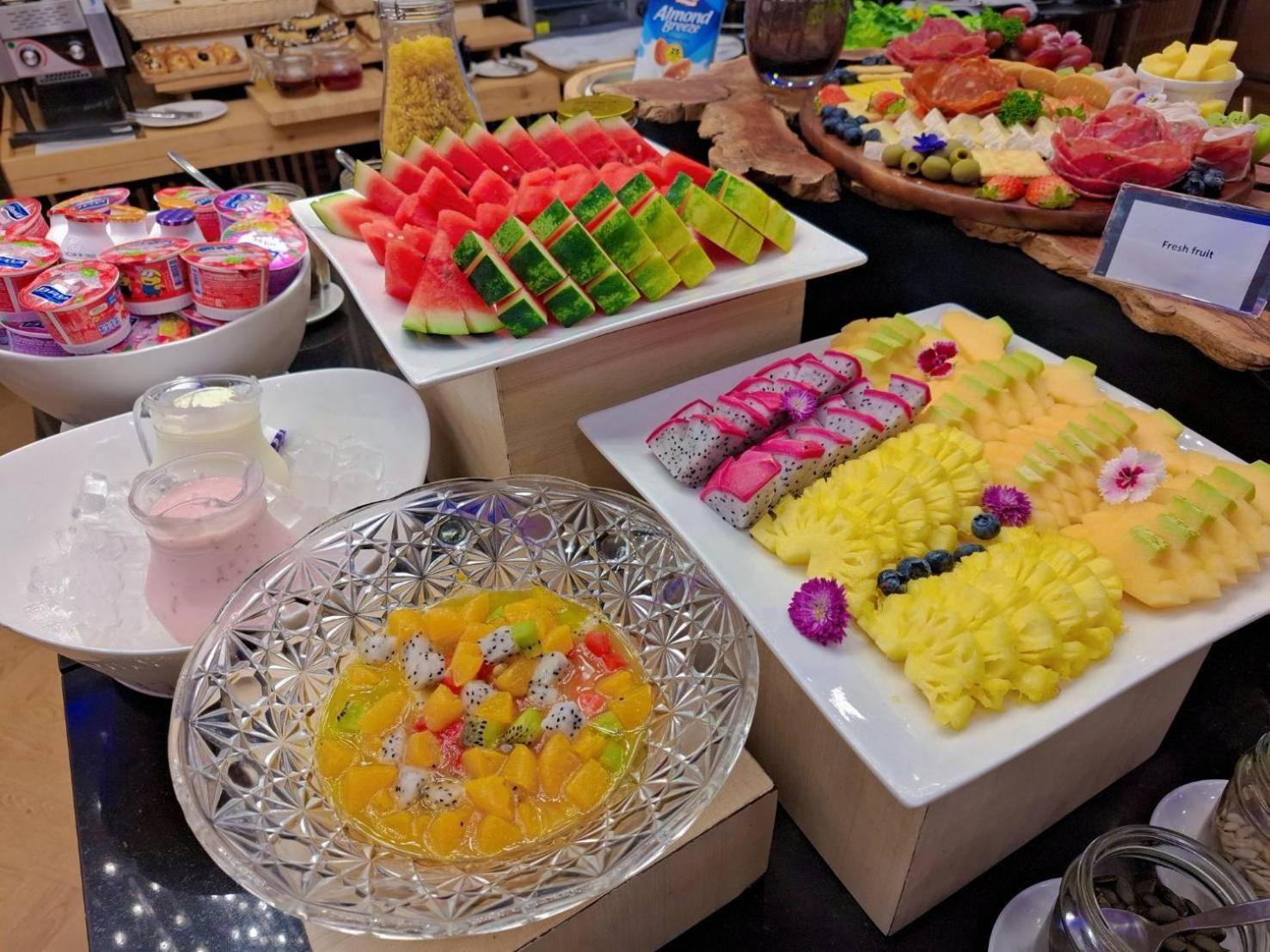 Arize Hotel Sukhumvit Банкок Екстериор снимка